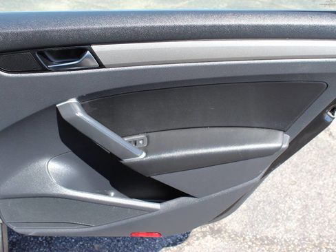 Used 2021 Volkswagen Passat 2.0T SE image 12