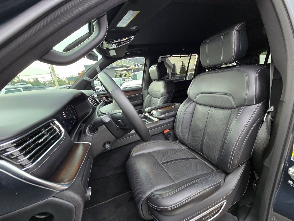 Used 2023 Jeep Grand Wagoneer 4WD w/ Flexible Seating Group image 21