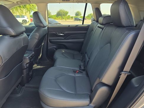Used 2025 Toyota Grand Highlander AWD Hybrid image 11