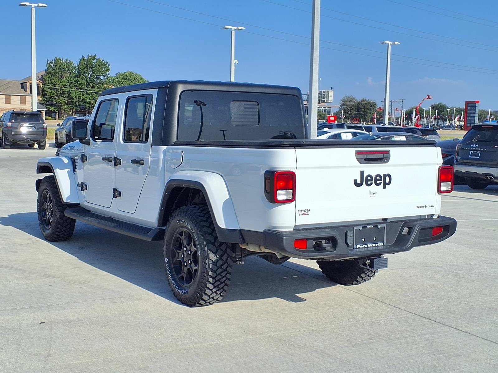 Used 2023 Jeep Gladiator Sport AWD/4WD image 7