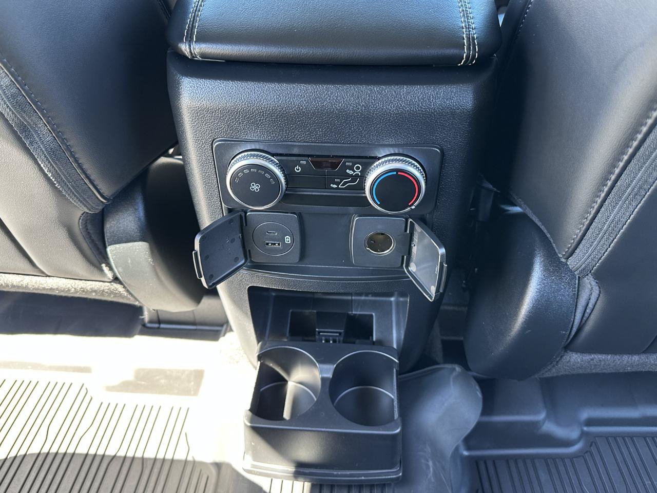 Used 2022 Ford Explorer XLT w/ Equipment Group 202A AWD/4WD image 44