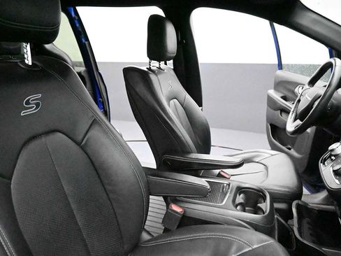 Used 2019 Chrysler Pacifica Touring-L Plus w/ Advanced Safetytec Group FWD image 25