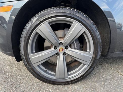 Used 2023 Porsche Macan w/ Premium Package Plus image 9