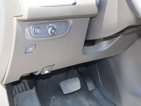 Used 2022 GMC Terrain SLE w/ Driver Convenience Package FWD image 22