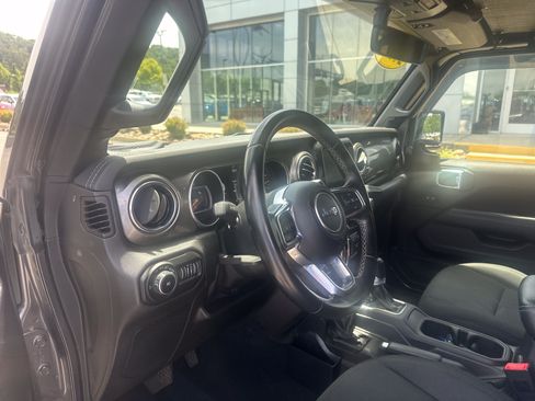 Used 2020 Jeep Wrangler Unlimited Sahara AWD/4WD image 16