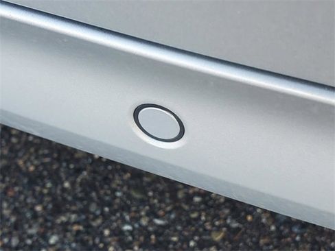 Used 2025 Volvo XC90 B5 Plus image 9