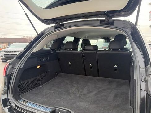 Used 2024 Mercedes-Benz GLC 300 image 27