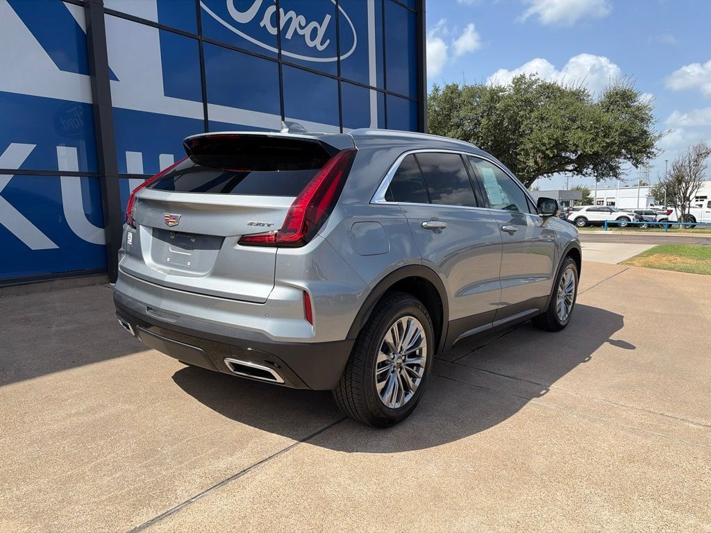Used 2025 Cadillac XT4 Premium Luxury FWD image 7