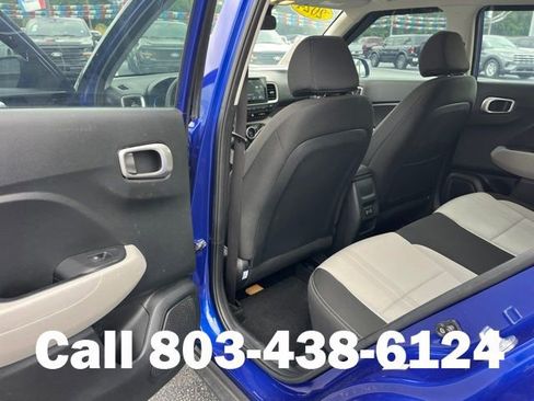 Used 2024 Hyundai Venue SEL FWD image 10