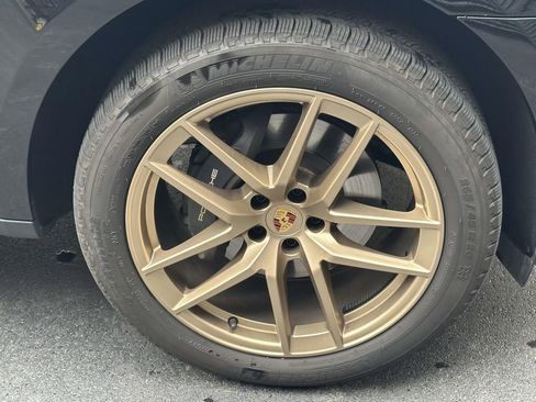 Certified 2025 Porsche Macan image 10