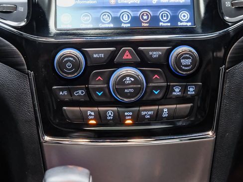 Used 2020 Jeep Grand Cherokee Altitude image 15