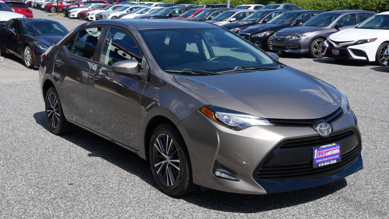 Used 2017 Toyota Corolla LE w/ LE Premium Package w/Moonroof FWD image 3