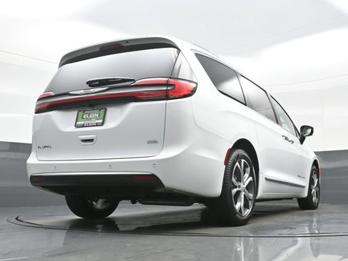 Used 2026 Chrysler Pacifica Pinnacle AWD/4WD image 36