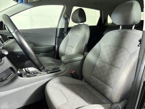 Used 2017 Kia Niro LX image 17