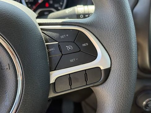 Used 2023 Jeep Renegade Latitude AWD/4WD image 16