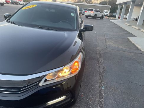 Used 2017 Honda Accord EX-L image 4