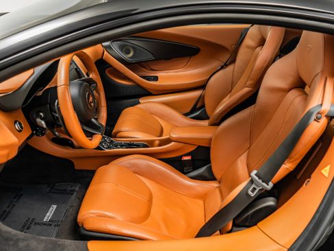 Used 2017 McLaren 570S image 26