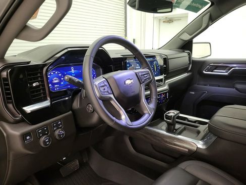 Certified 2024 Chevrolet Silverado 1500 LTZ image 34