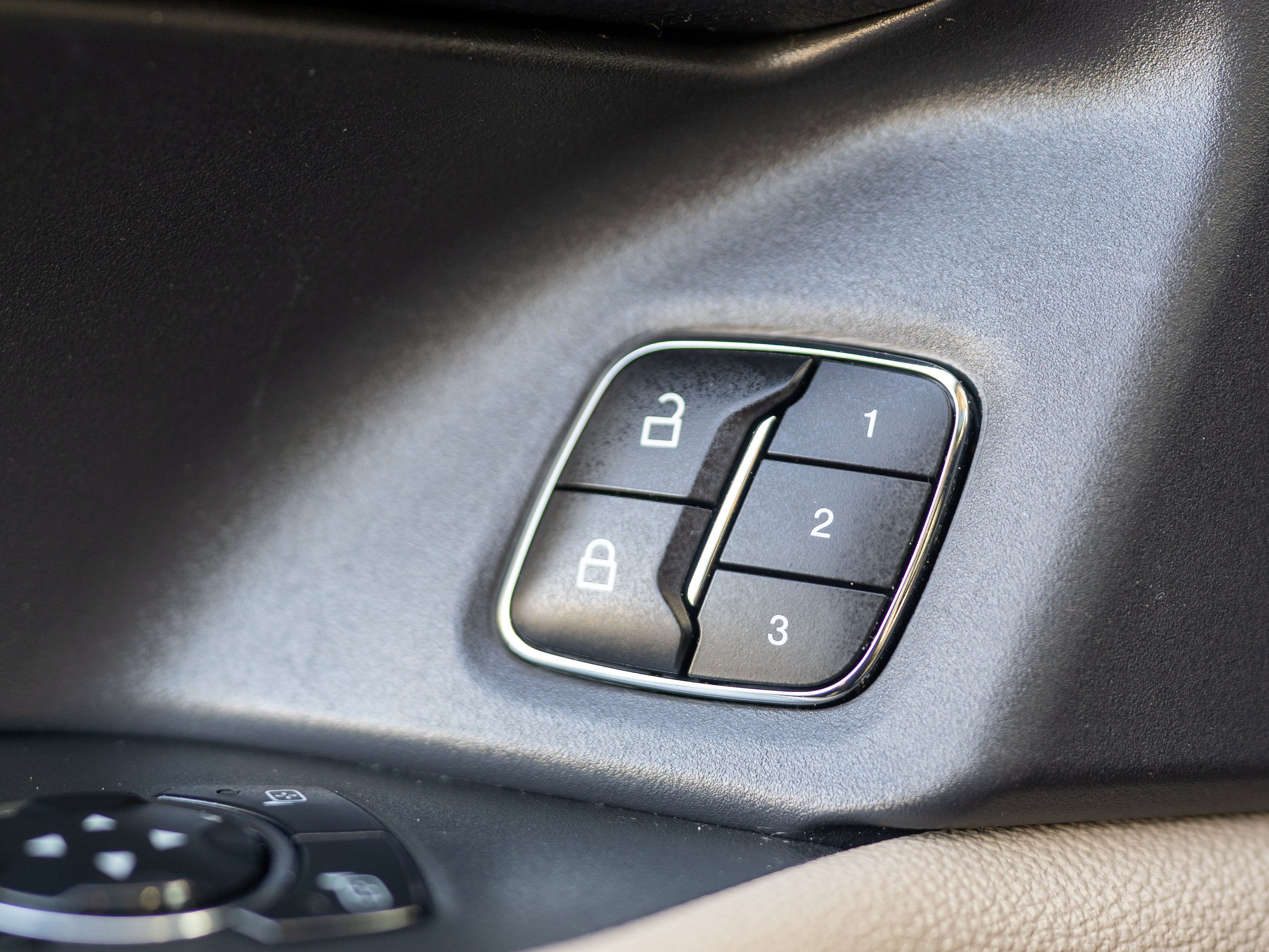 Used 2024 Ford Expedition Limited AWD/4WD image 18