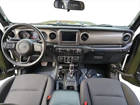 Certified 2022 Jeep Gladiator Sport AWD/4WD image 9