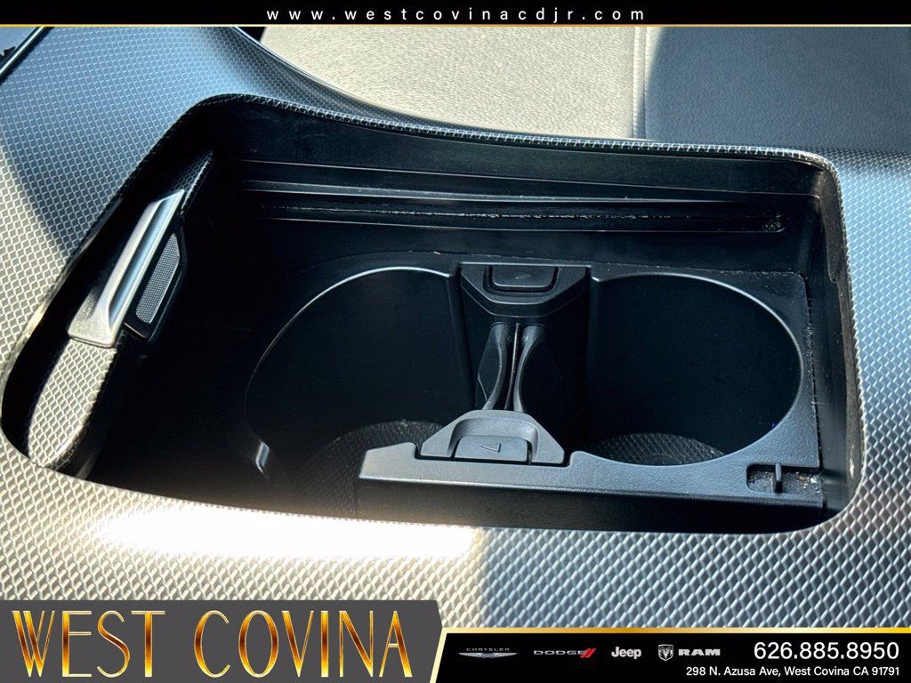 Used 2025 Mercedes-Benz C 300 Sedan image 24
