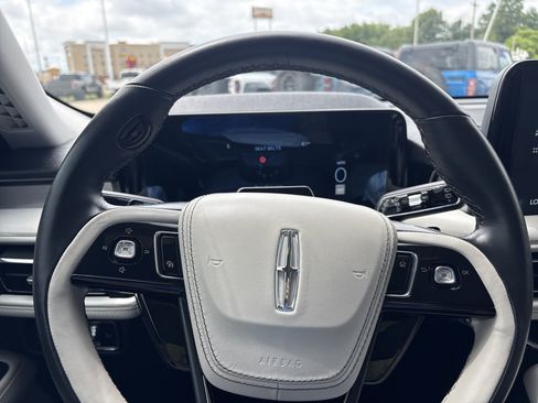 Used 2025 Lincoln Aviator Reserve w/ Equipment Group 201A AWD/4WD image 15