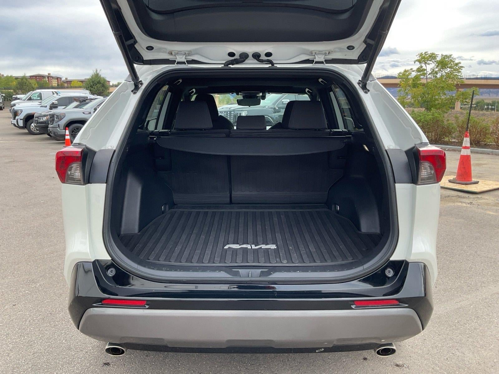 Used 2022 Toyota RAV4 SE w/ Convenience Package AWD/4WD image 20