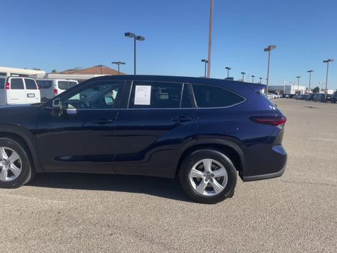 Used 2025 Toyota Highlander LE image 9