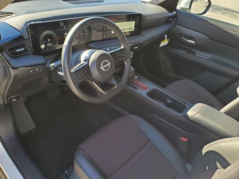 Certified 2025 Nissan Kicks SR image 13