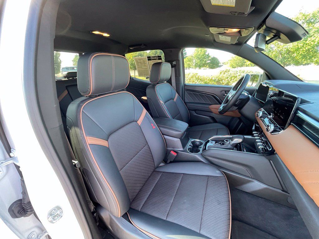 Used 2025 GMC Canyon AT4 w/ Nightfall Edition AWD/4WD image 30