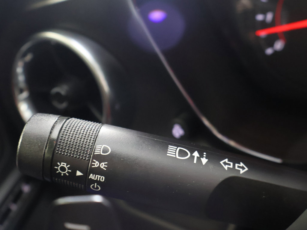 Used 2020 Chevrolet Camaro SS RWD image 38