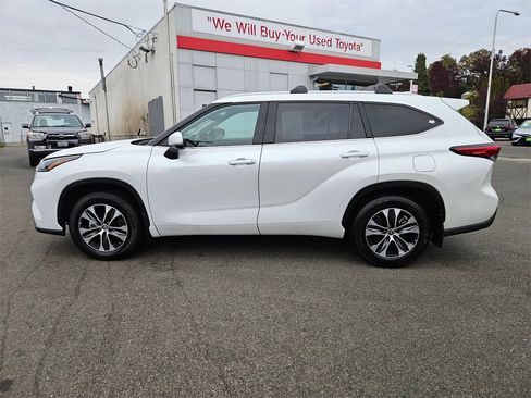 Used 2022 Toyota Highlander XLE image 6
