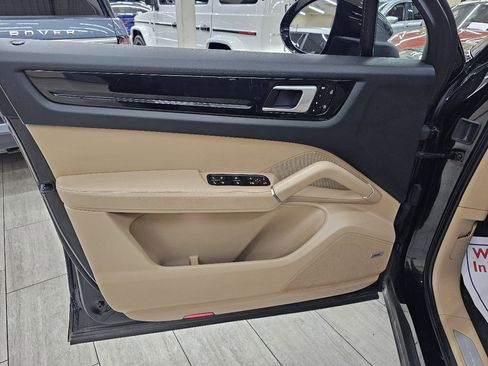 Used 2020 Porsche Cayenne image 41