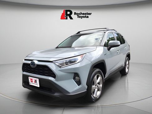 Certified 2021 Toyota RAV4 XLE Premium AWD/4WD image 3