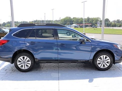 Used 2019 Subaru Outback 2.5i Premium AWD/4WD image 6