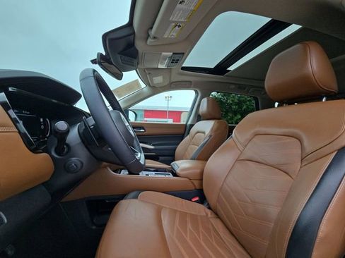 Used 2024 Nissan Pathfinder Platinum FWD image 7