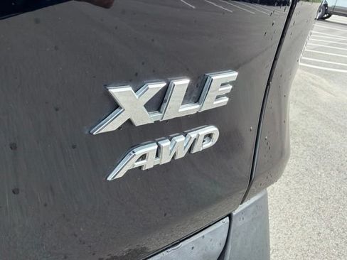 Used 2019 Toyota RAV4 XLE w/ Carpet Mat Package AWD/4WD image 9
