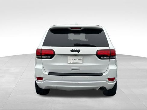 Used 2019 Jeep Grand Cherokee Altitude image 4