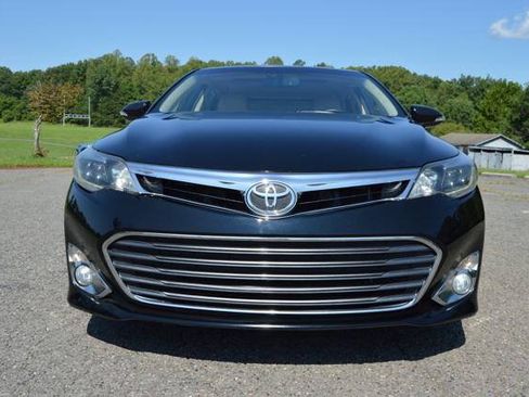 Used 2013 Toyota Avalon Limited FWD image 2