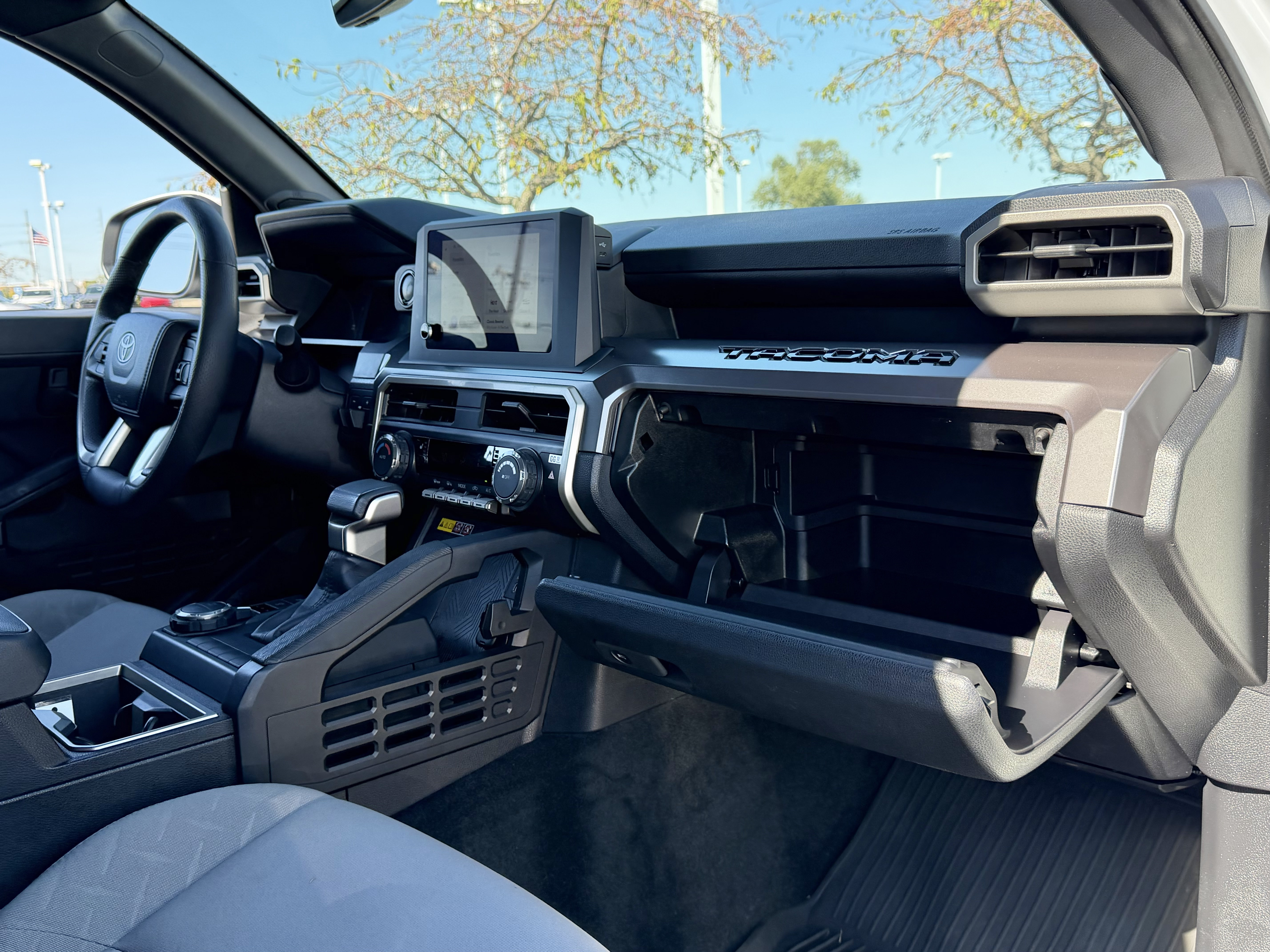 Certified 2025 Toyota Tacoma SR5 AWD/4WD image 12