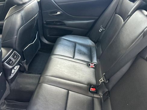 Used 2022 Lexus ES 300h w/ Accessory Package FWD image 24