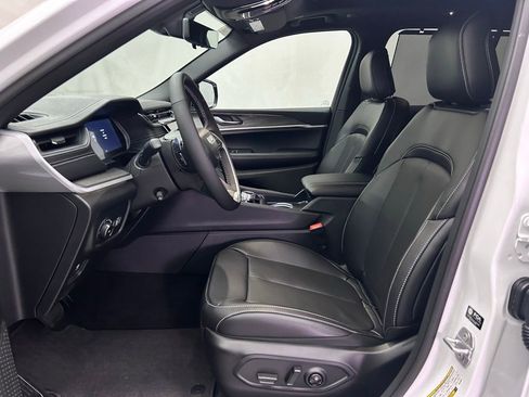 New 2025 Jeep Grand Cherokee Limited w/ Luxury Tech Group II image 15