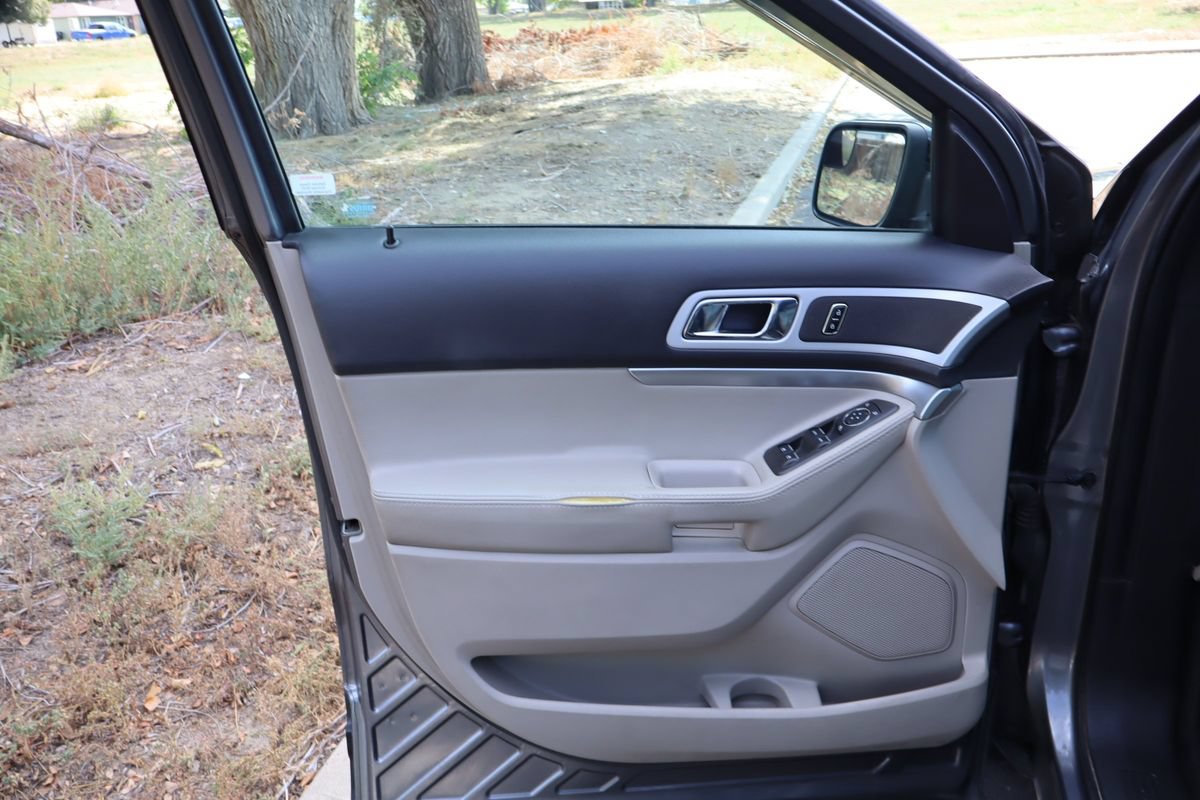Used 2012 Ford Explorer XLT FWD image 25