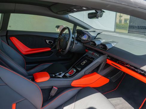 Used 2022 Lamborghini Huracan EVO RWD image 13