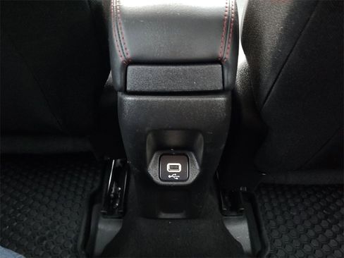 Used 2023 Jeep Renegade Trailhawk image 30