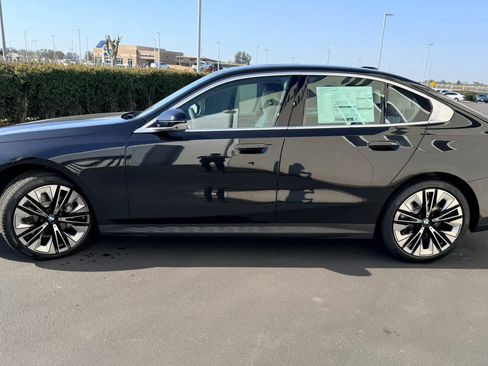 New 2026 BMW 530i w/ Convenience Package image 3