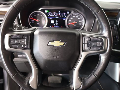 Used 2021 Chevrolet Suburban Premier w/ Premium Package AWD/4WD image 3