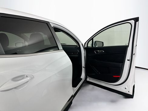 Used 2025 Kia Sportage LX FWD image 29