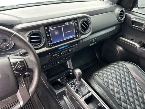 Used 2022 Toyota Tacoma TRD Off-Road w/ Technology Package image 29