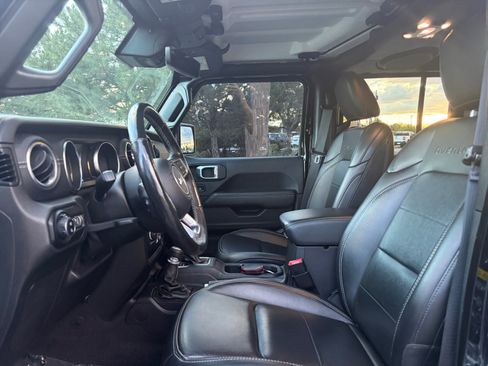 Used 2020 Jeep Gladiator Overland AWD/4WD image 12